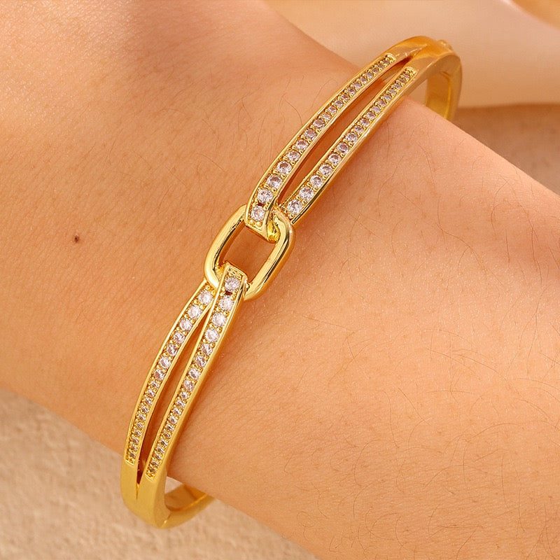 Avélia Bangle Bracelet