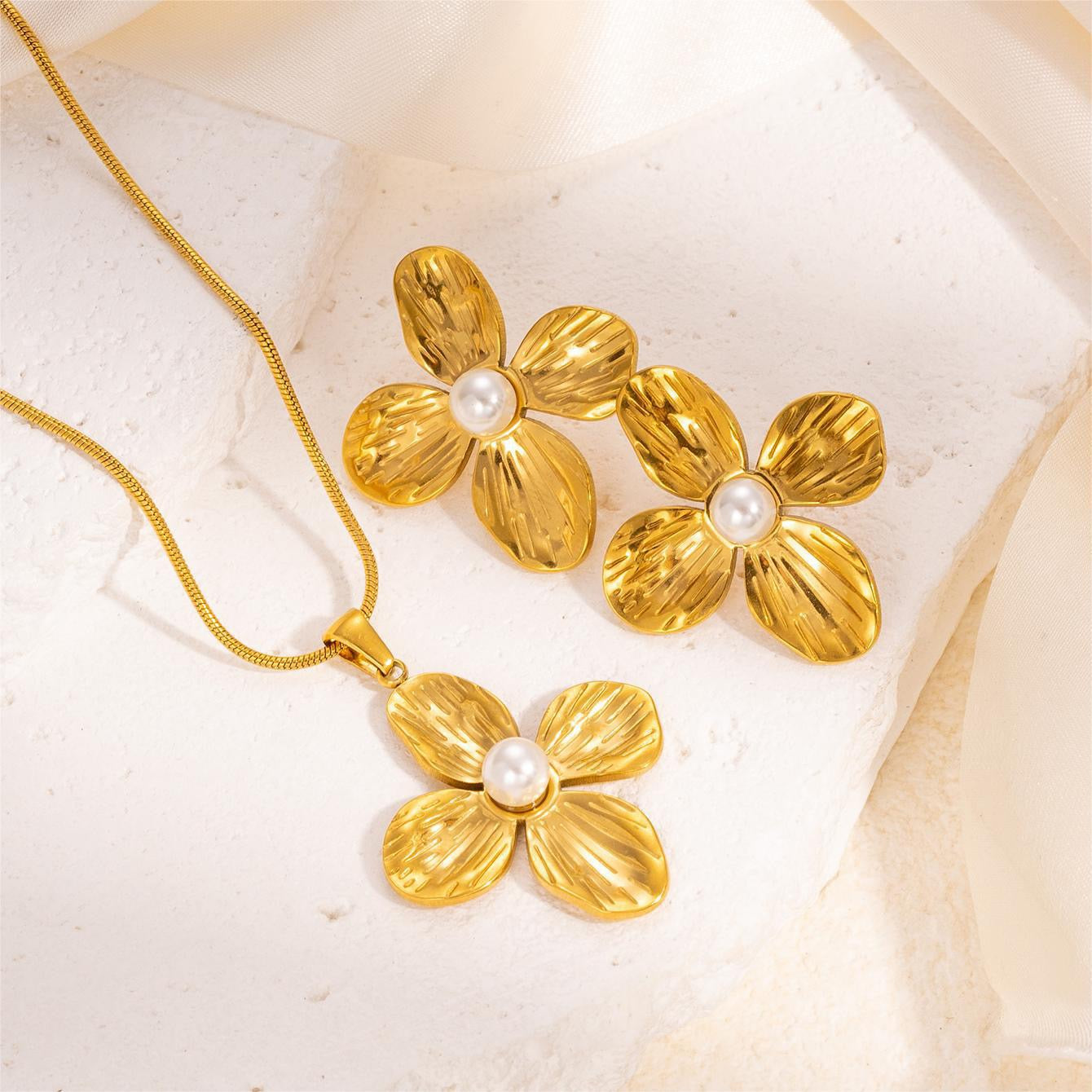 Magnolia Necklace