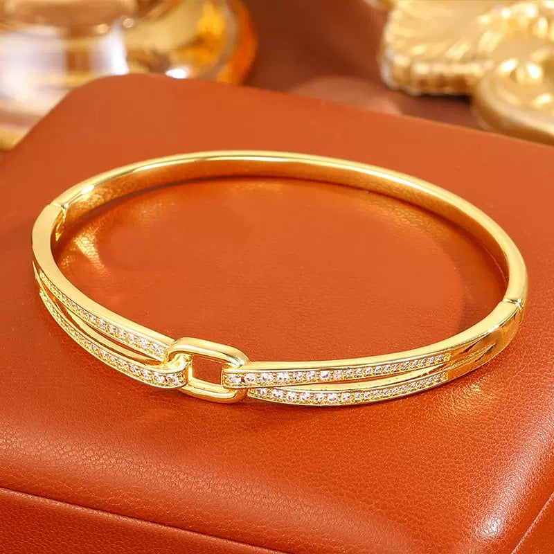 Avélia Bangle Bracelet