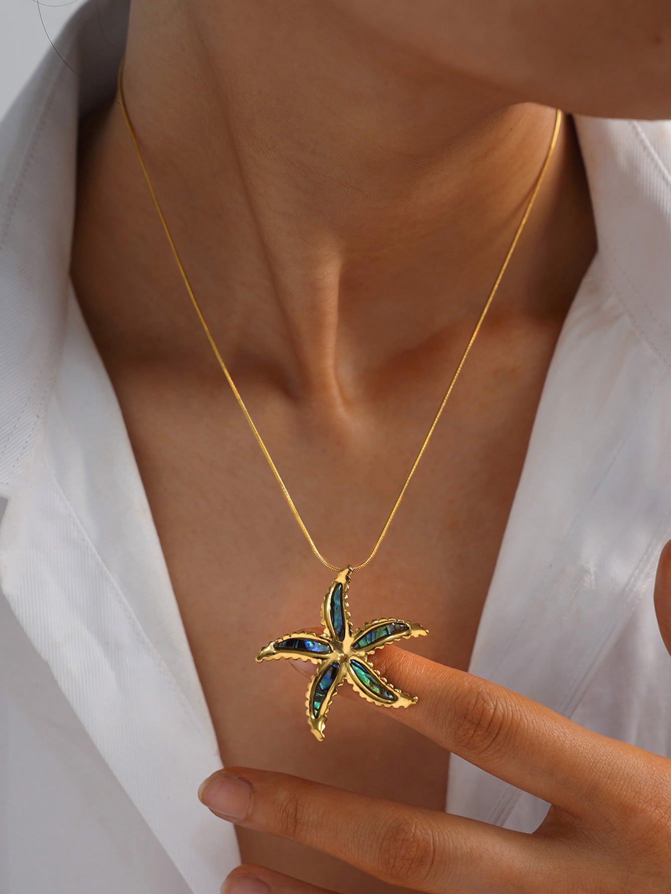Astrolirus Necklace