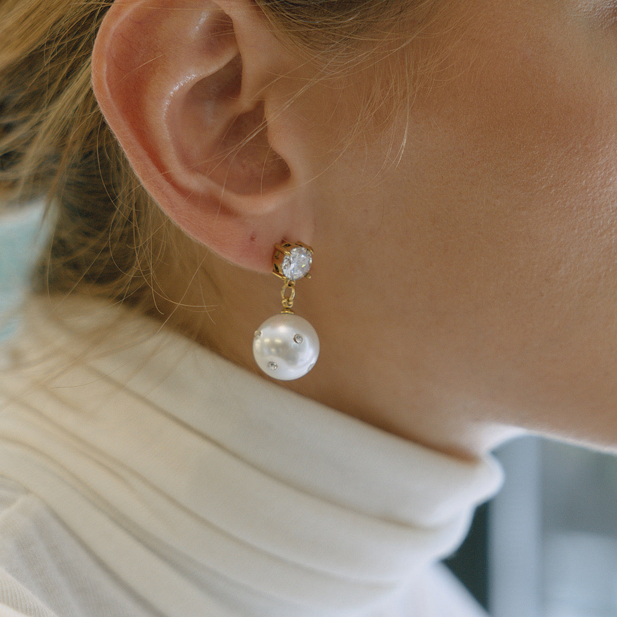 Shiny Pearl Earrings