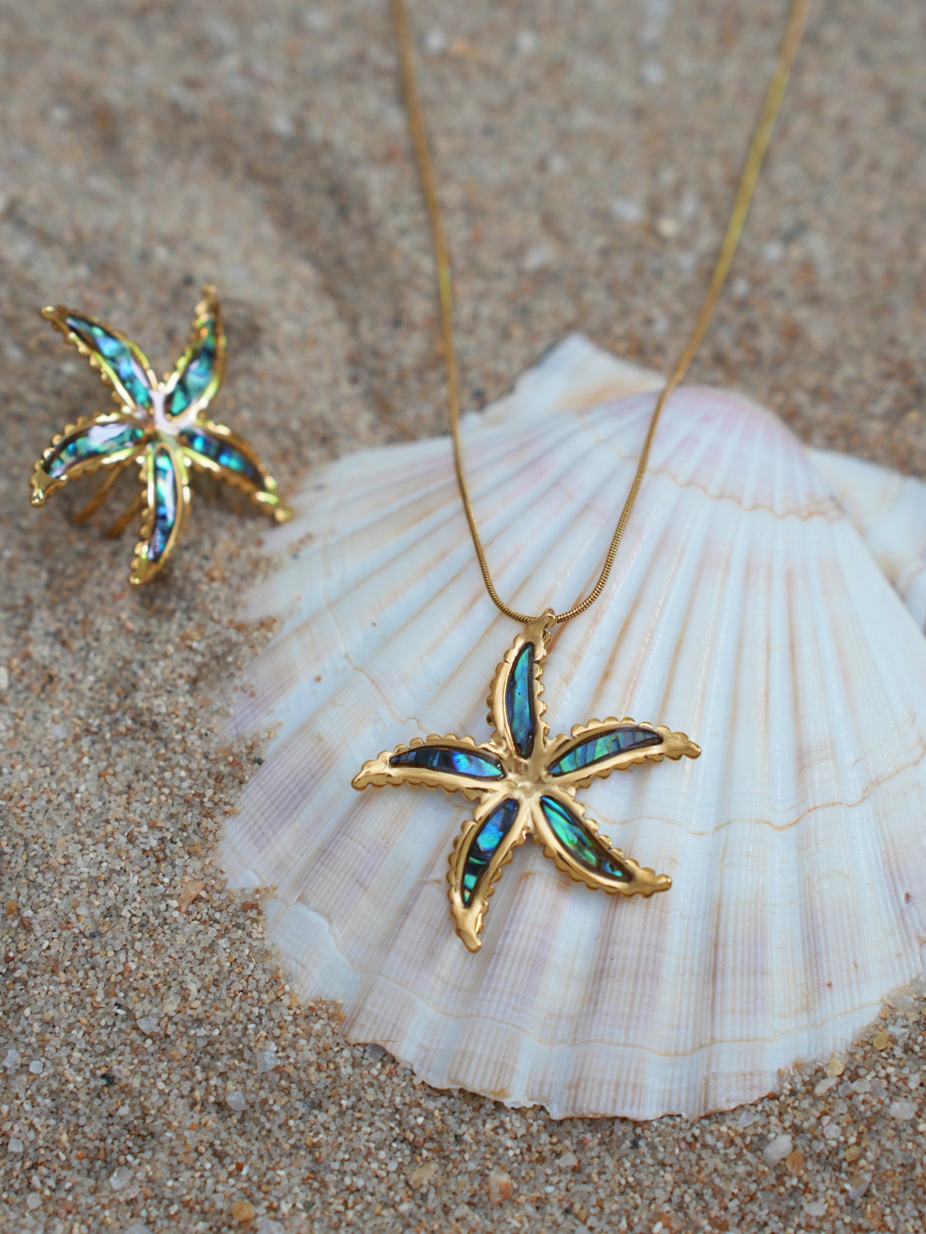 Astrolirus Necklace