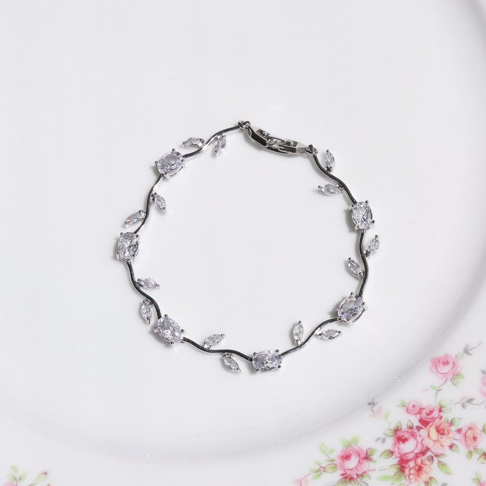 Shiny Tulip Silver Bracelet
