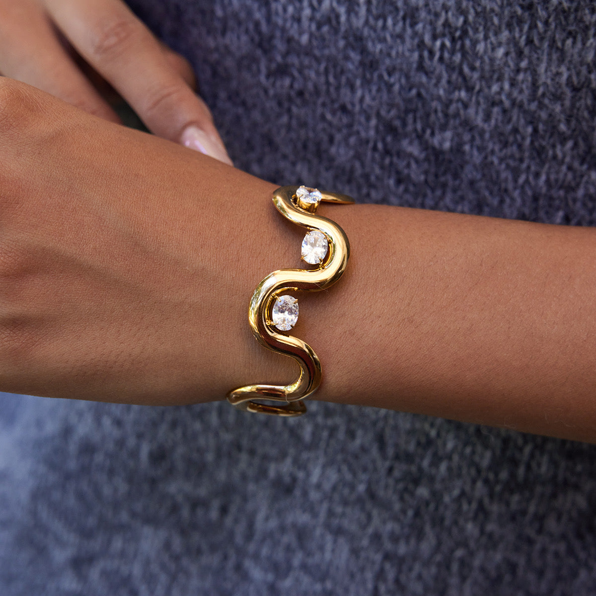 Wavy Glow Bracelet