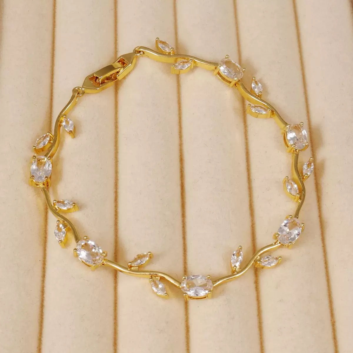 Shiny Tulip Bracelet