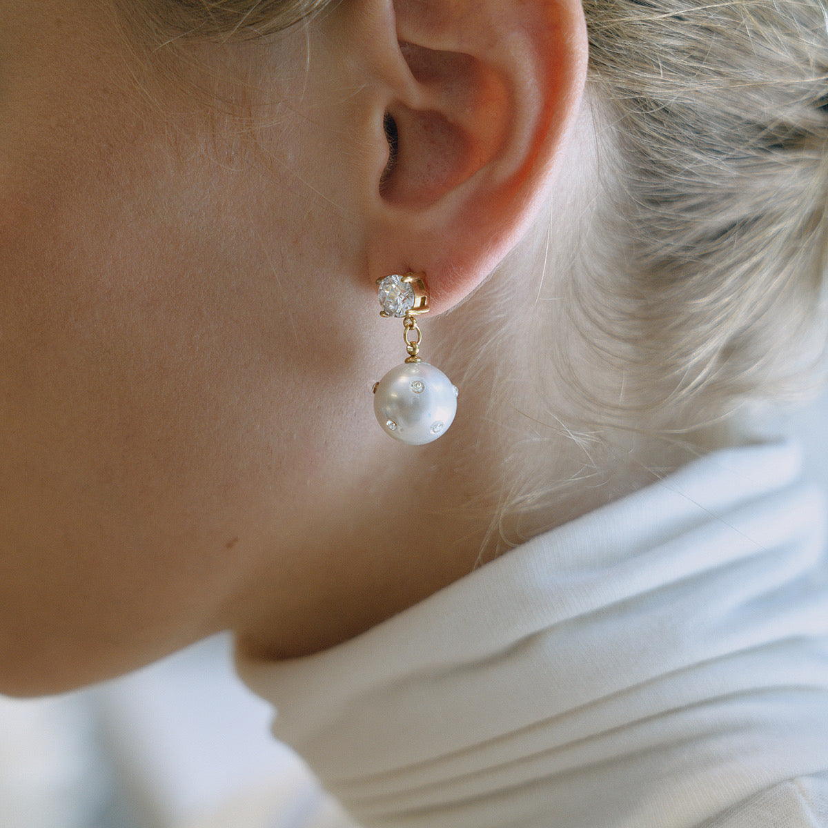 Shiny Pearl Earrings