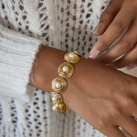 Golden Halo Pearls Bracelet