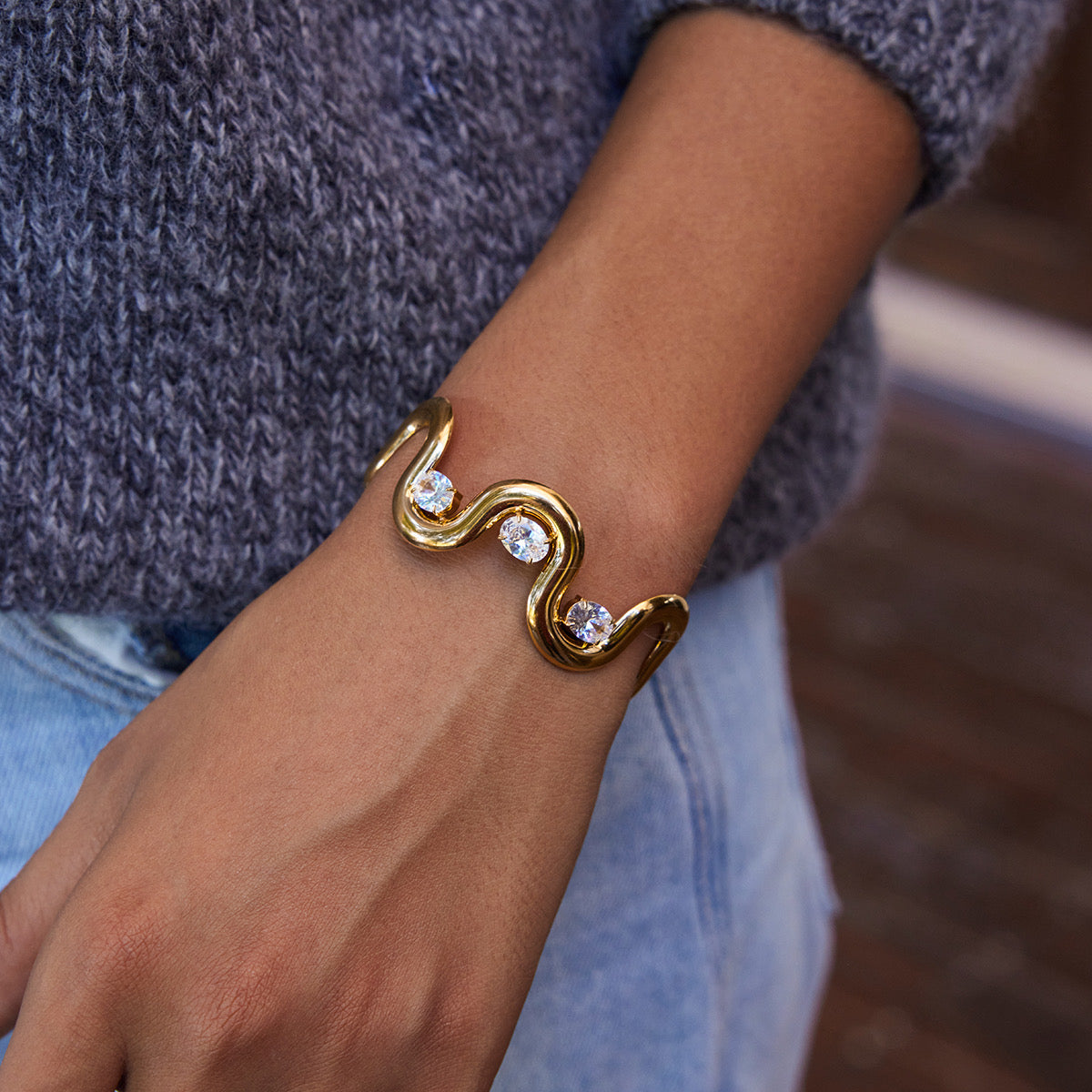 Wavy Glow Bracelet
