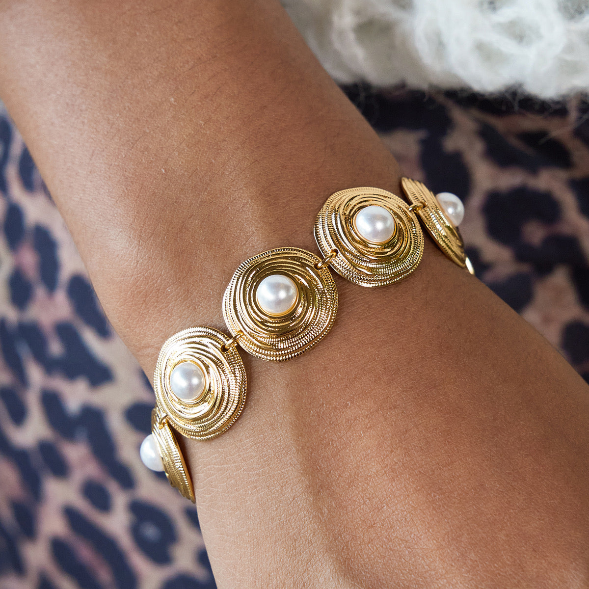Golden Halo Pearls Bracelet
