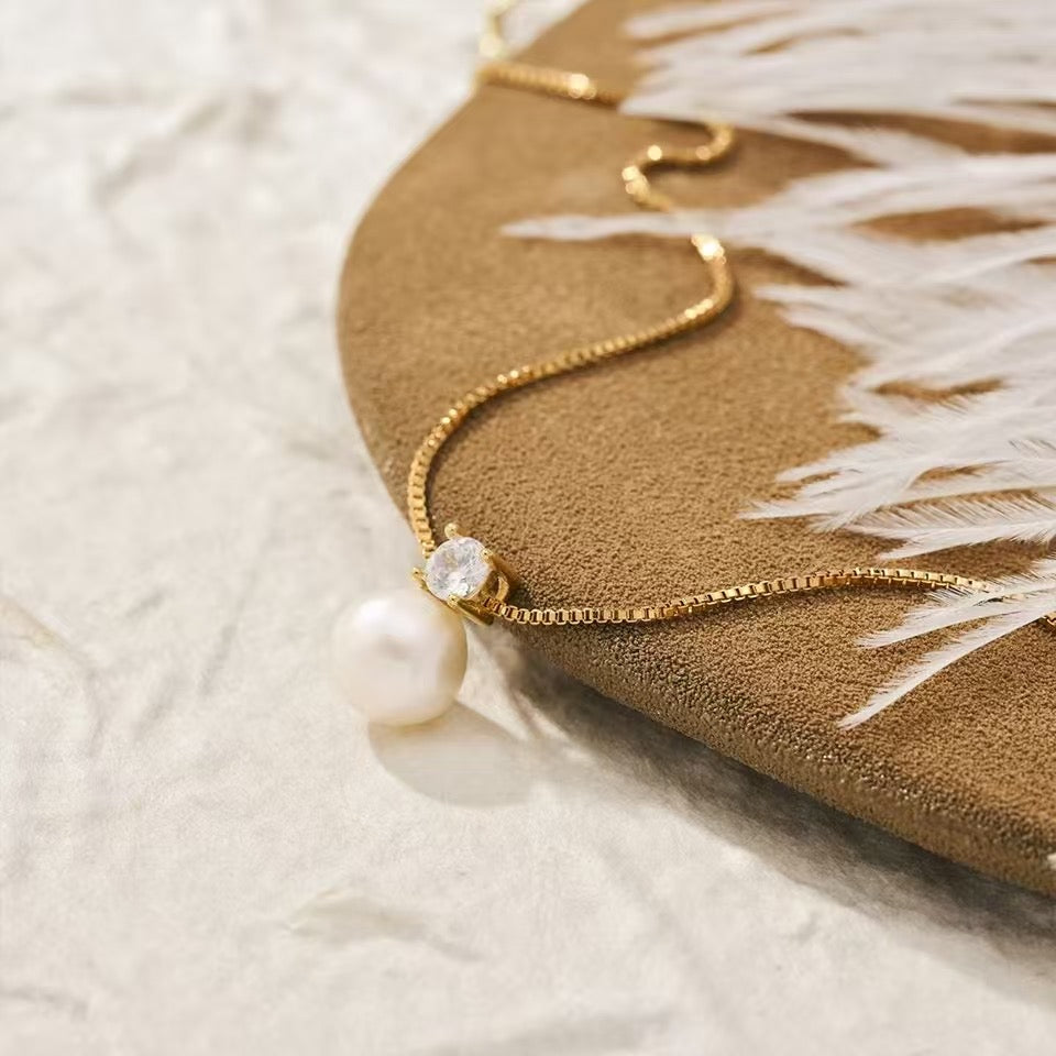 Bright Pearl Necklace