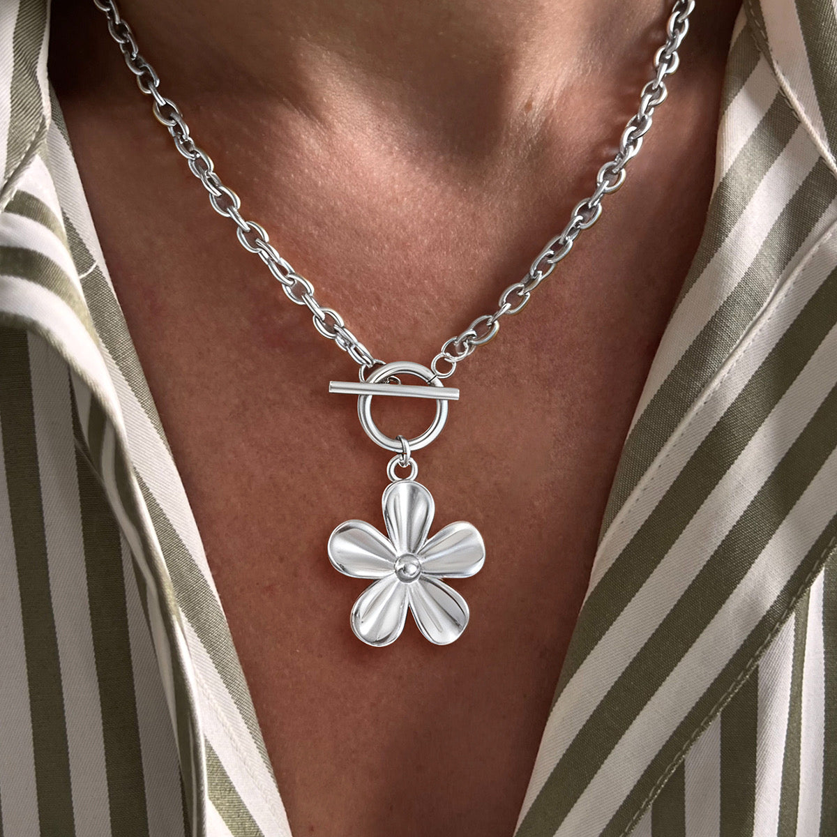 Flower Chunky Chain Silver Necklace