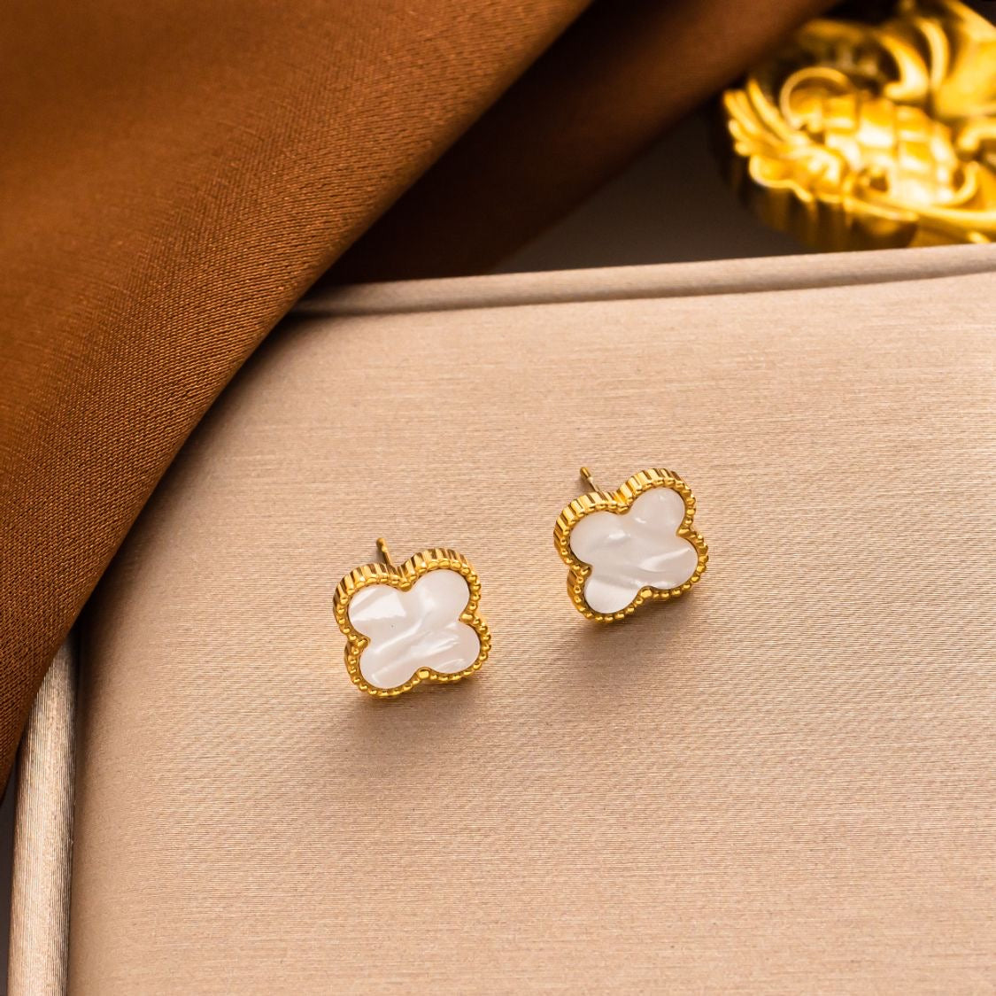 White Clover Studs