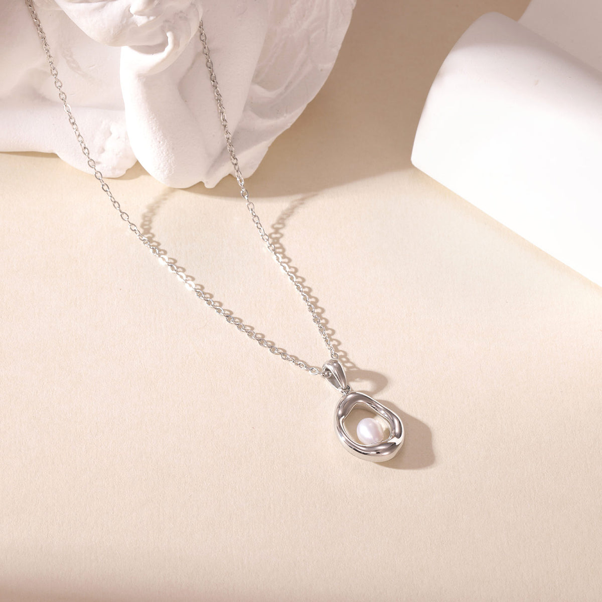 La Perle Necklace