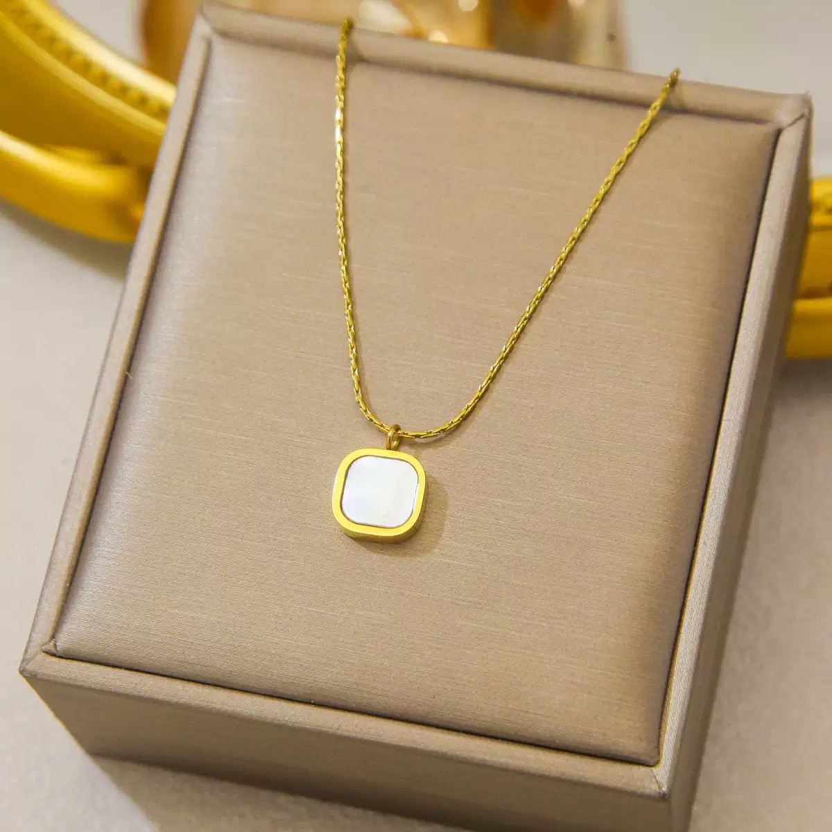 Nacre Necklace