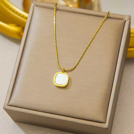 Nacre Necklace