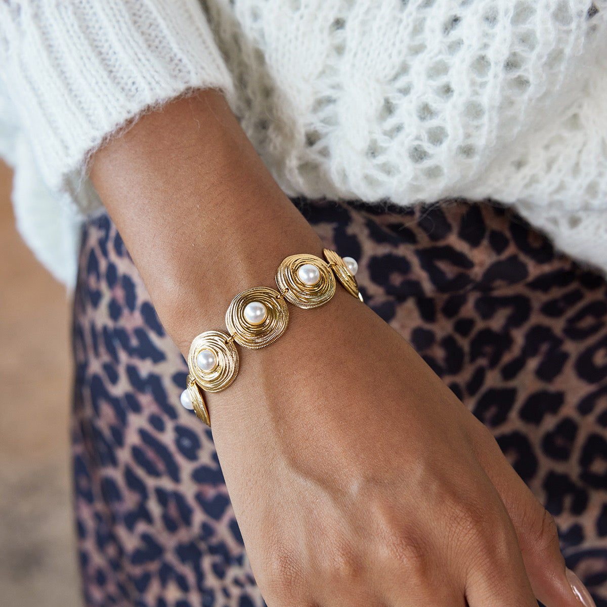 Golden Halo Pearls Bracelet