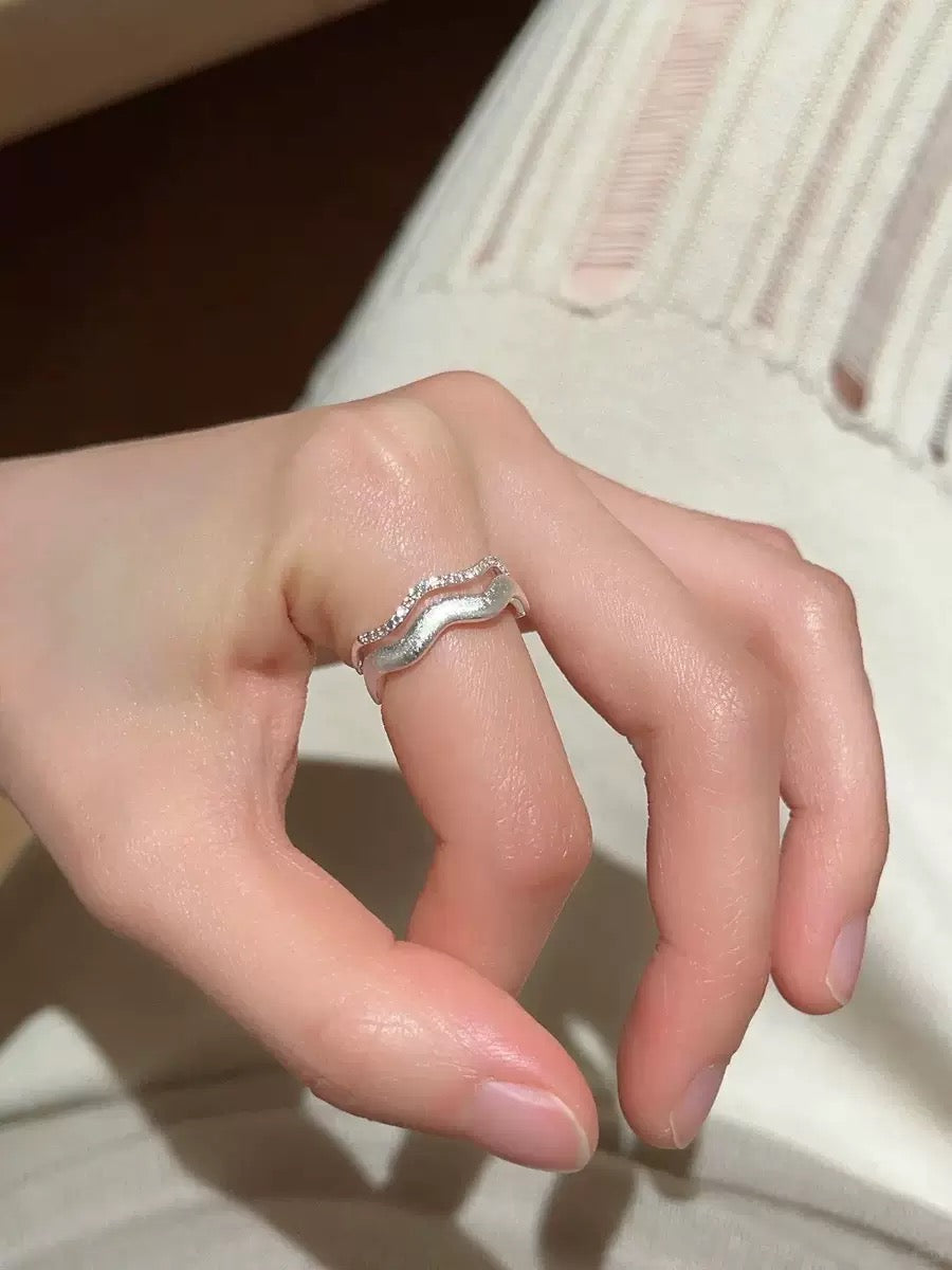 Wavy Dust Ring