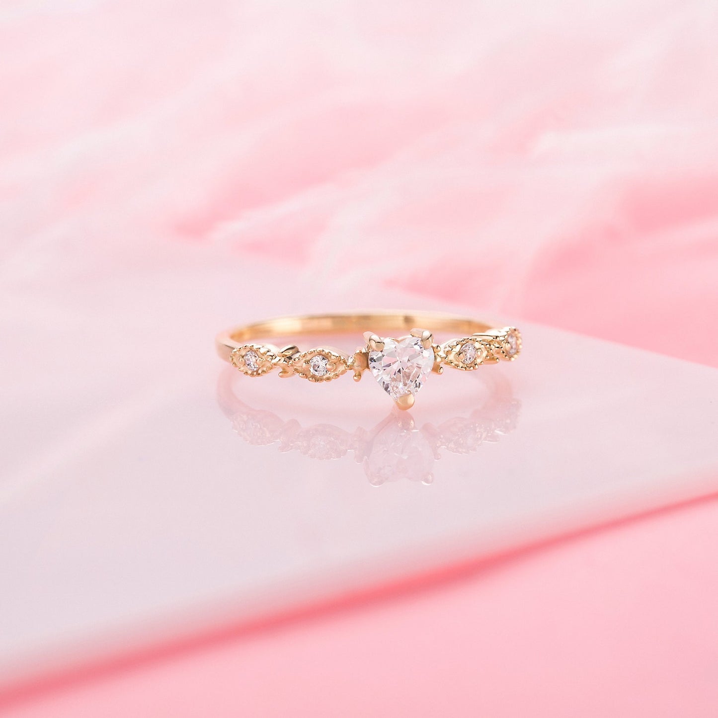 Lumière Heart Ring