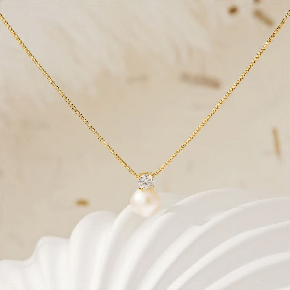 Bright Pearl Necklace
