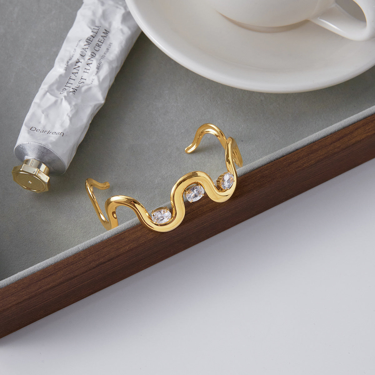 Wavy Glow Bracelet