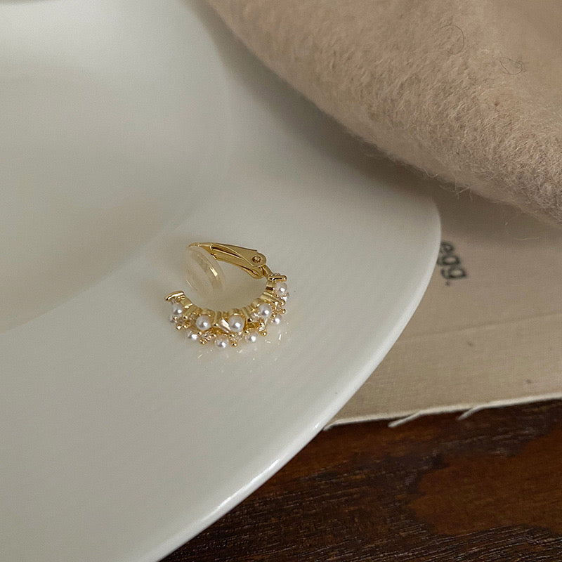 Pearl Earcuff