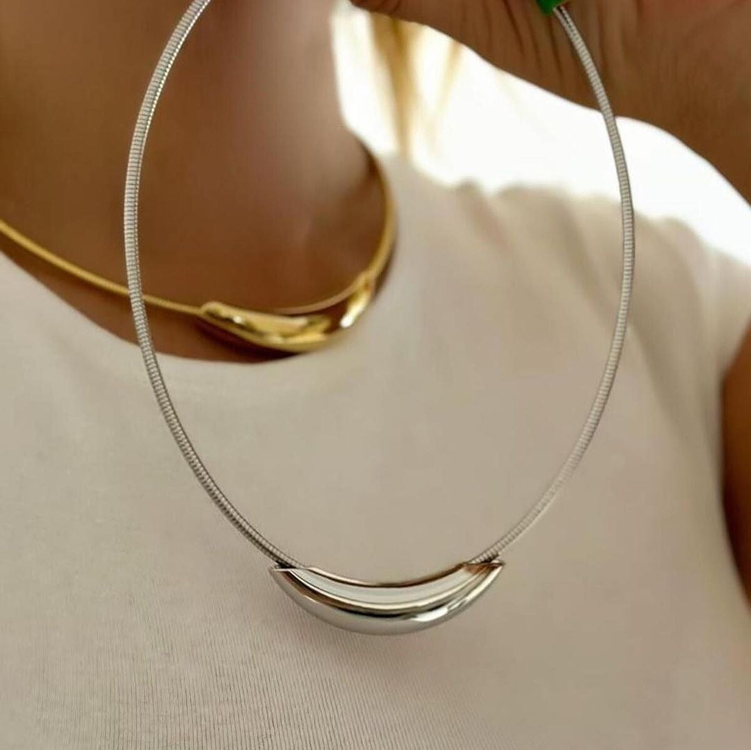 Minimal Curve Silver Choker Necklace