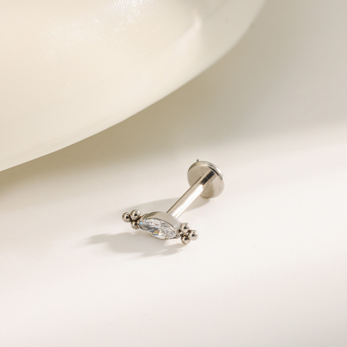 Muse Labret